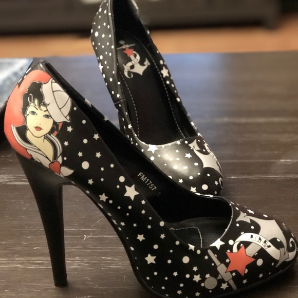 T.U.K size 5 Ahoy heels - Picture 2 of 3